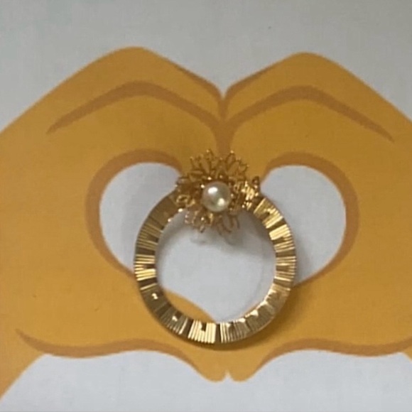 Vintage Gold Floral faux Pearl Brooch - Picture 5 of 5